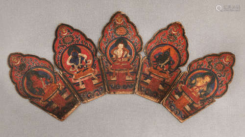 A PRIEST CROWN CONSISTING OF FIVE LEAFS