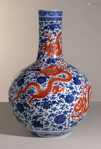 A VERY FINE IRON-RED AND BLUE AND WHITE DRAGON VASE 'TIANQIUPING'