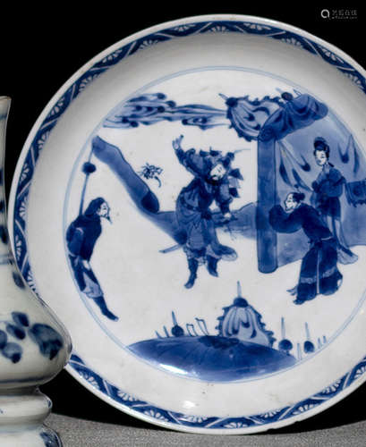 A DISH WITH A LITERARY SCENE IN UNDERGLAZE-BLUE