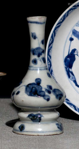 A SMALL BLUE-AND-WHITE BOTTLE VASE