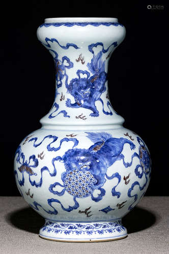 A BLUE AND WHITE AND COPPER RED DECORATED BUDDHIST LION VASE