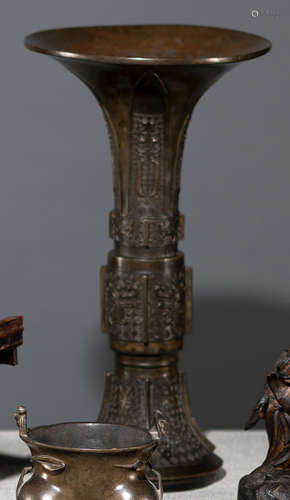 A GU-SHAPED BRONZE VASE IN ARCHAIC STYLE