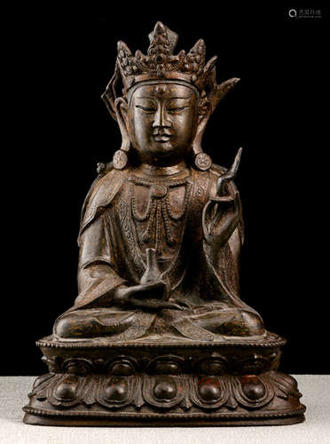 A BRONZE FIGURE OF GUANYIN