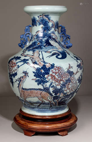 A LARGE PORCELAIN VASE WITH PEACOCK