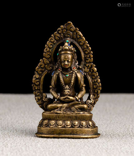 A BRONZE FIGURE OF AMITAYUS