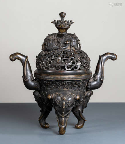 AN ELEPHANT TRIPOD BRONZE CENSER