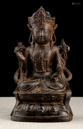 A BRONZE FIGURE OF GUANYIN