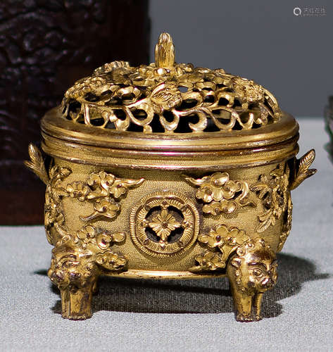 A SAWASA-STYLE GILT-BRONZE CENSER AND COVER