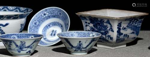 A SQUARE BLUE AND WHITE PORCELAIN BOWL