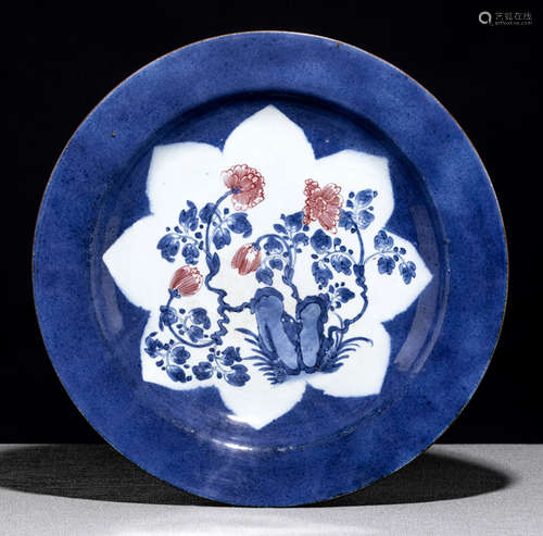 A LARGE BLUE AND WHITE AND COPPER-RED POWDERBLUE-GROUND PORCELAIN FLOWER PLATE