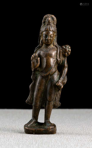 AN EARLY BRONZE FIGURE OF PADMAPANI