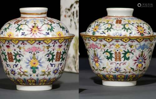 A PAIR OF FAMILLE ROSE LOTOS BOWLS AND COVERS