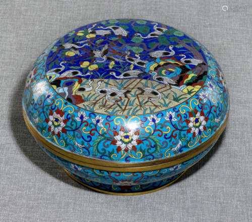 A CLOISONNÉ ENAMEL BOX AND COVER WITH 18 CRANES