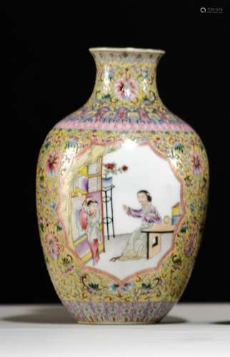 A FINE FAMILLE ROSE YELLOW-GROUND PORCELAIN VASE WITH LADIES AND PAGE BOYS