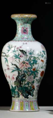A WELL PAINTED FAMILLE ROSE PORCELAIN VASE WITH FLOWERS AND INSECTS