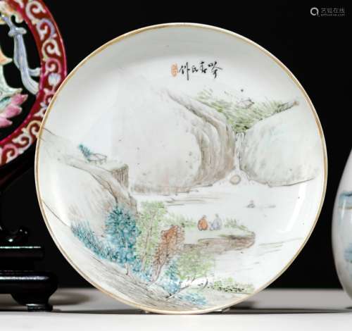 A PAINTED PORCELAIN DISH WITH SCHOLAR'S AT THE LAKESIDE