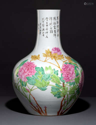 A LARGE FAMILLE ROSE BOTTLE VASE WITH PEONIES AND BIRDS