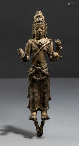 A BRONZE FIGURE OF AWALOKITESHWARA