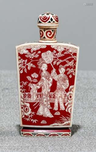 A BLACK- AND RED PAINTED IVORY SNUFFBOTTLE