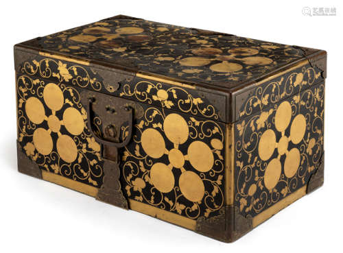 A BLACK AND GOLD-LACQUER DECORATED WOODEN TRUNK AND COVER