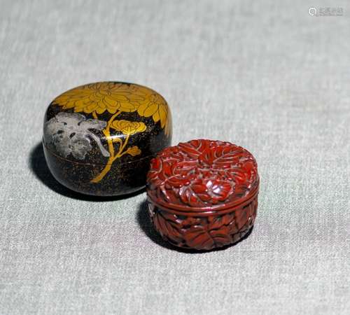 A RED-LACQUER AND A BROWN LACQUER NATSUME