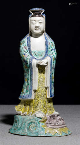 A POLYCHROME DECORATED BISCUIT PORCELAIN FIGURE OF GUANYIN