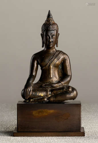 A BRONZE FIGURE OF BUDDHA SHAKYAMUNI