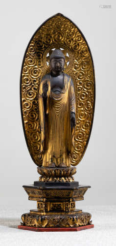 A CARVED WOOD FIGURE OF BUDDHA AMIDA