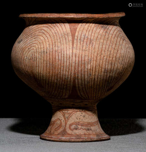 A WHITE AND RED SLIP POTTERY VASE ON A HIGH FOOT AND DECORATED WITH A GEOMETRIC MUSTER