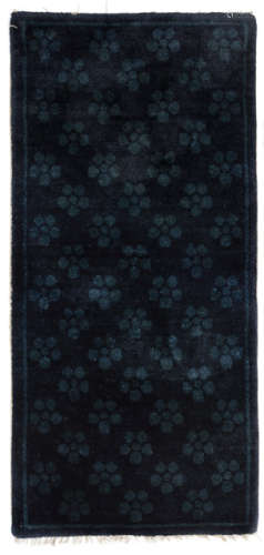 A BLUE BLOSSOM-PATTERNED RUG AND A YELLOW SEAT COVER