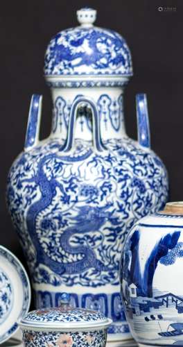 A BLUE AND WHITE DRAGON VASE AND COVER