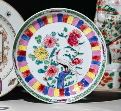 A FAMILLE ROSE SAUCER DISH WITH CRANE