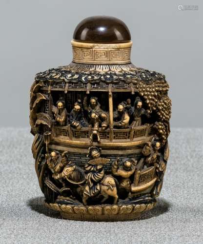 A FINELY CARVED IVORY SNUFFBOTTLE WITH A PALACE SCENE