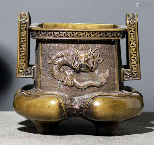A CAST BRONZE KORO WITH TWO SIDE-HANDLES DECORATED WITH A DRAGON AND A PHOENIX