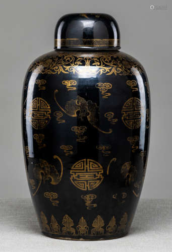 A MIRROR-BLACK VASE AND COVER WITH GILT-PAINTED BAT AND SHOU DECOR