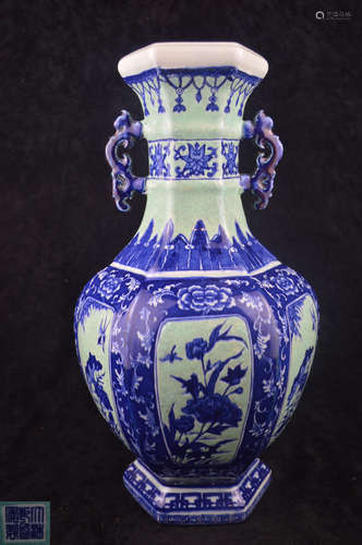 A BLUE AND WHITE DOUBLE-EAR VASE