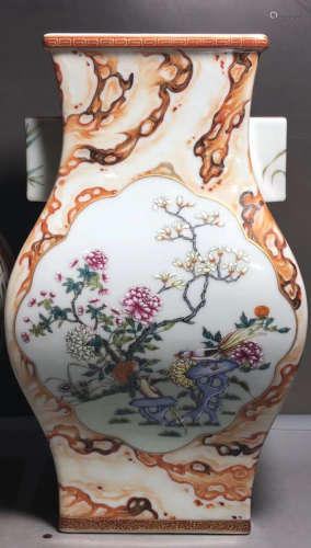 A FAMILLE-ROSE DOUBLE SQUARE SHAPED VASE
