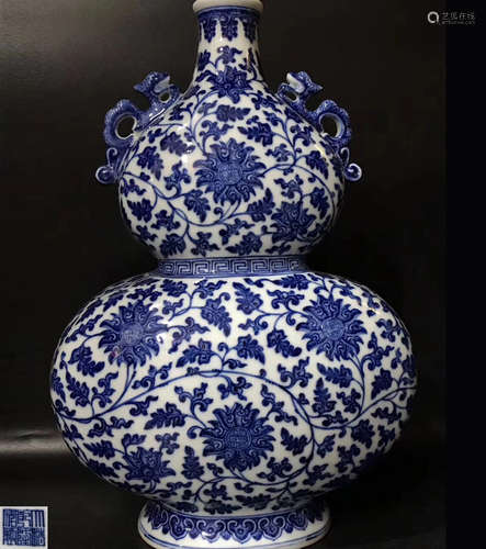 A BLUE&WHITE LEAFY PATTERN GOURD SHAPED VASE