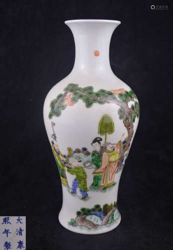 A FAMILLE-ROSE FIGURE PATTERN BOTTLE VASE