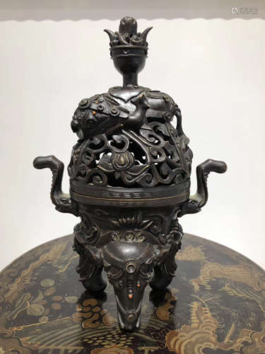 17TH CENTURY, AN ELEPHANT DESIGN BRONZE CENSER, EARLY QING DYNASTY