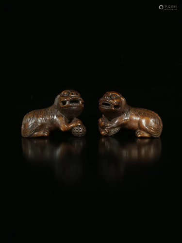 17-19TH CENTURY, A PAIR OF IMPERIAL LION DESIGN BAMBOO FIGURES, QING DYNASTY