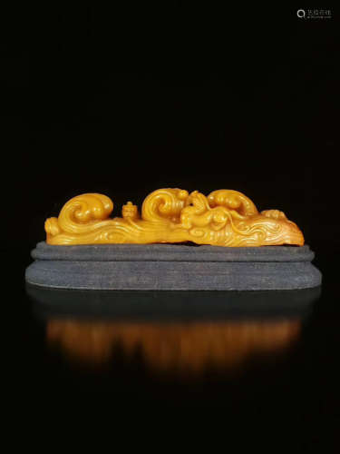 17-19TH CENTURY, A WAVE&CHI DRAGON PATTERN FIELD YELLOW STONE BRUSH HOLDER, QING DYNASTY