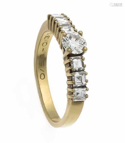 Brillant-Ring GG 750/000 mit einem Brillanten 0,31 ct W/VS-SI und 6 Diamantcarrées, zus.0,58 ct W/