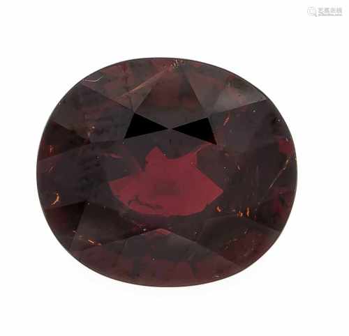 Rubin 15,77 ct, oval fac., in einem dunklen Rot, transluzent, 15,4 x 13,7 x 9,0 mmRuby 15.77 ct,