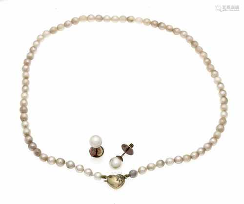 Akoya-Collier mit Herz-Steckschließe GG 585/000 mit einem Diamanten 0,02 ct W/SI, Perlen4,8 mm, L.