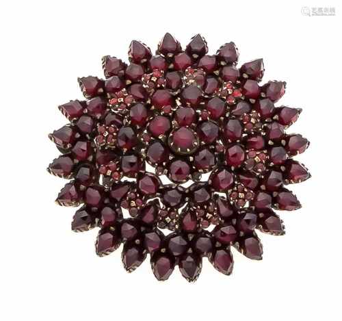 Granat-Brosche um 1880 mit dunkelroten fac. böhmischen Granaten, D. 44 mm, 13,0 gGarnet brooch