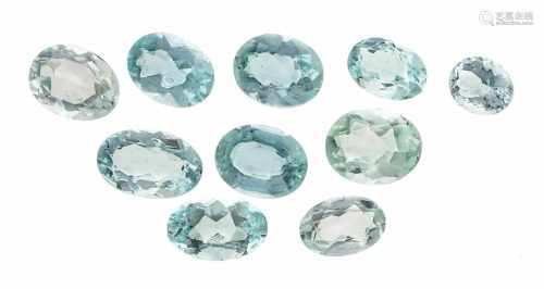 Konvolut Aquamarine, zus. 42,5 ct, 10 Stück oval fac. in einem helleren Blau, 5,71 - 2,54ctConvolute