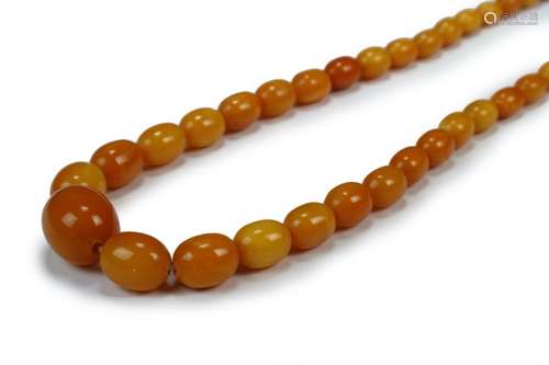 A Graduated Amber Bead Necklace