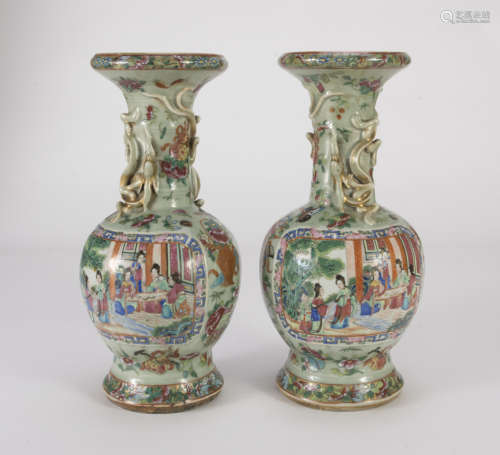 A pair of Chinese polychrome porcelaine vases. Early 20th century. Measures cm. 35,5 x 16. COPPIA DI