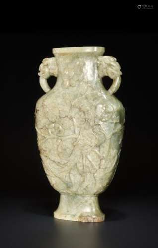 A LARGE ARCHAISTIC JADE VASE WITH PHOENIXES, 1900s